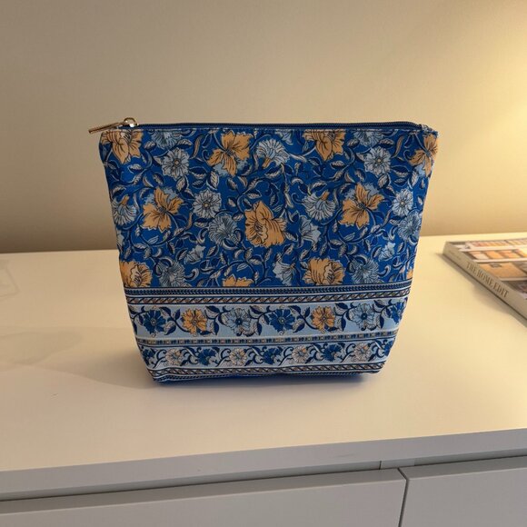 Ann Taylor Floral Cosmetic Bag NWT - Picture 1 of 10
